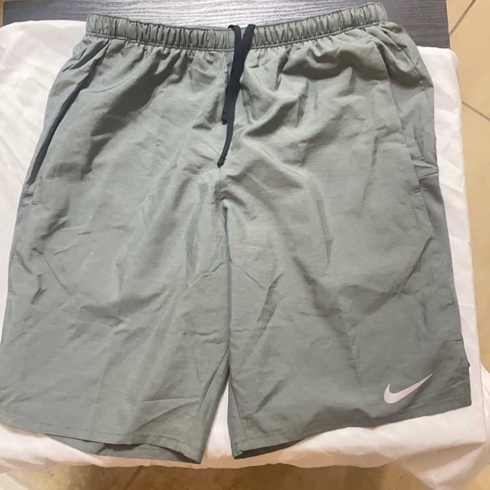 men’s grey nike shorts
